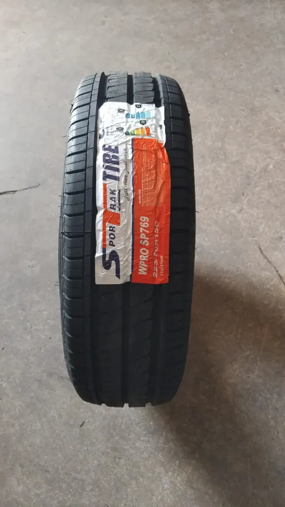 Pneu Sportrack sp769 bande blanche (185, R14)